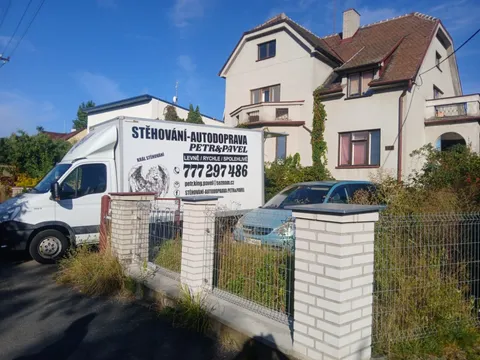 Demontáž starožitného nábytku před převozem