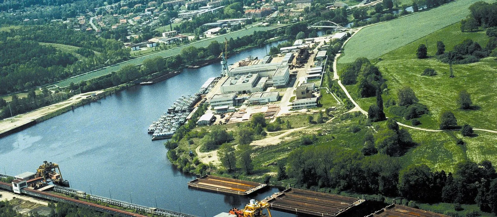 Chvaletice, pohled na město