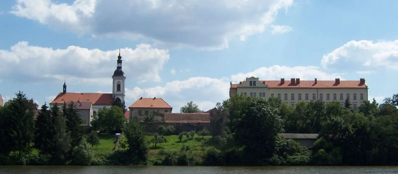 Říčany, pohled na město